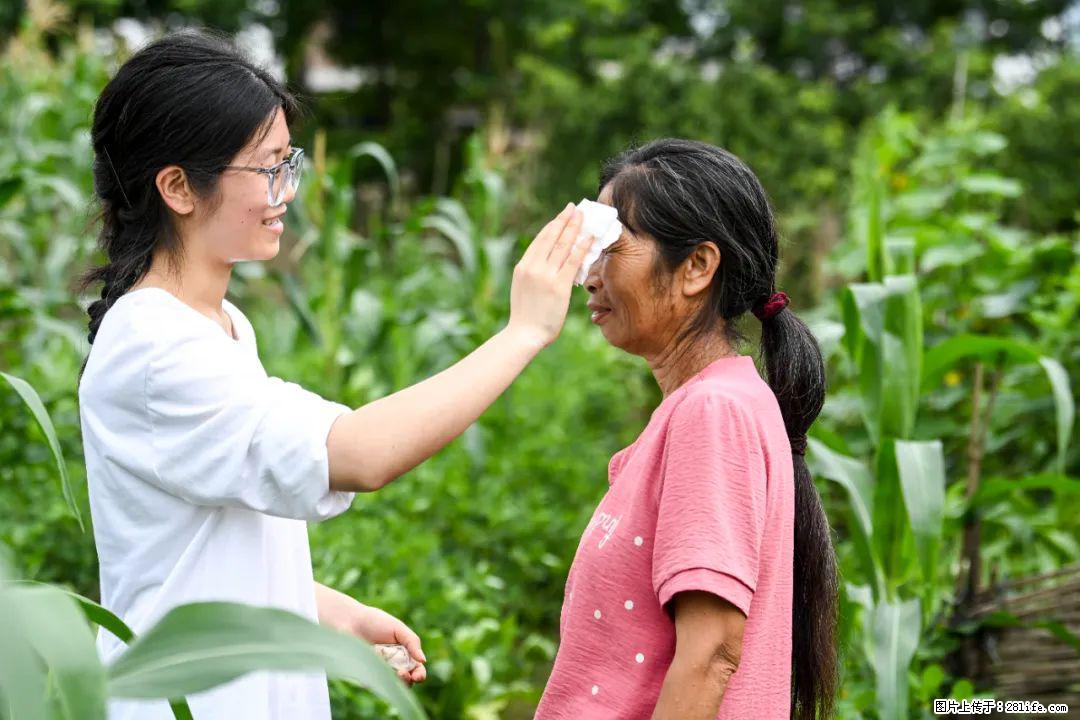 全网追的“扁担女孩”,找了一份暑假工,时薪12元 - 铜川生活资讯 - 铜川28生活网 tc.28life.com
